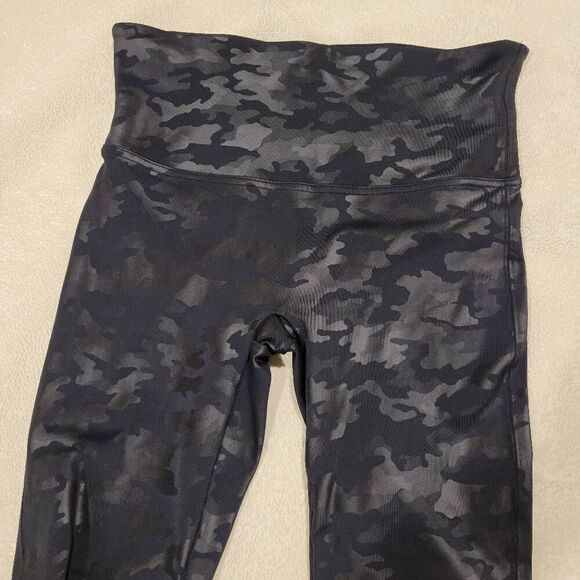 Spanx camo leggings, size Large - Picture 2 of 13